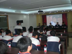 温州机电技师学校“东正班”的同学来东正参观，学习、培训！